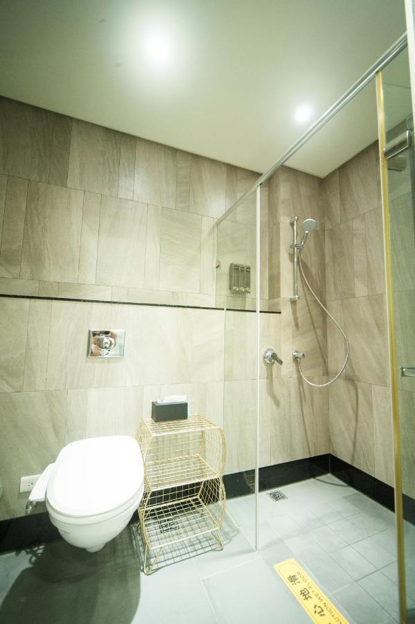 Bed and Breakfast 會呼吸的房-採自助式入住-有電梯 Huwei Exterior foto